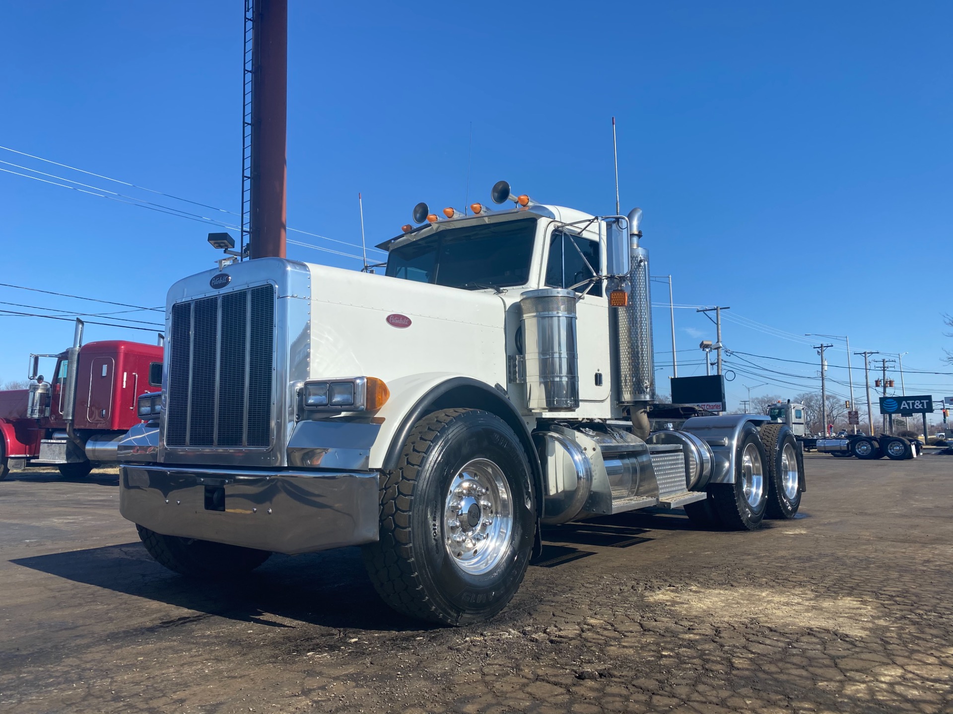 379 Peterbilt Service Truck: A Charlie D'Amelio Tribute Build