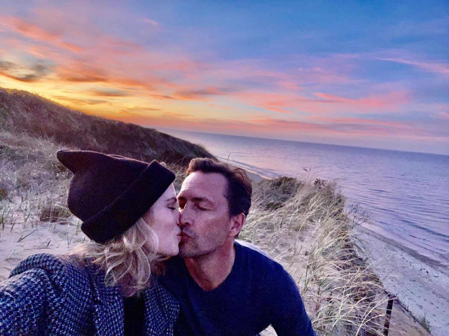 Amy Robach And Husband: A Timeline Of Their Relationship And Recent Developments
