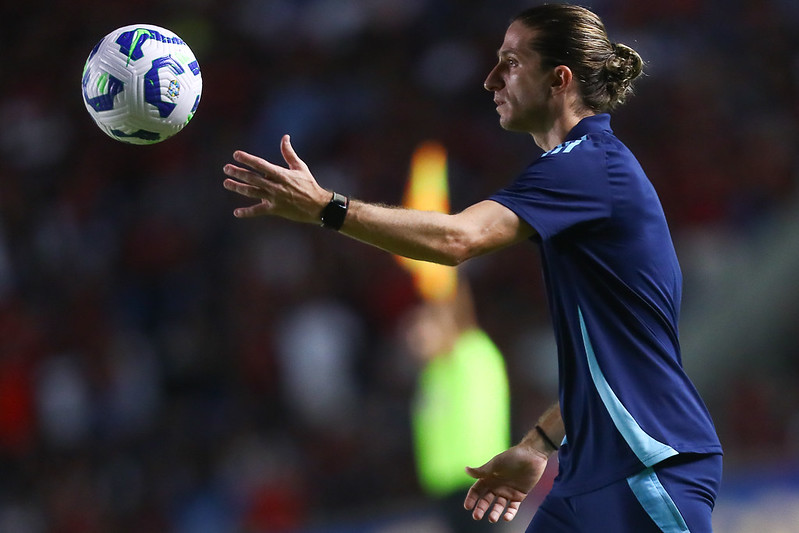 Análise Tática: Como A Isca De Filipe Luís Influenciou A Defesa De Léo Jardim No Cruzeiro