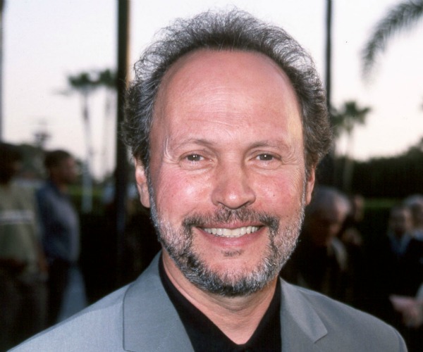 Does Billy Crystal Wear A Toupee In 