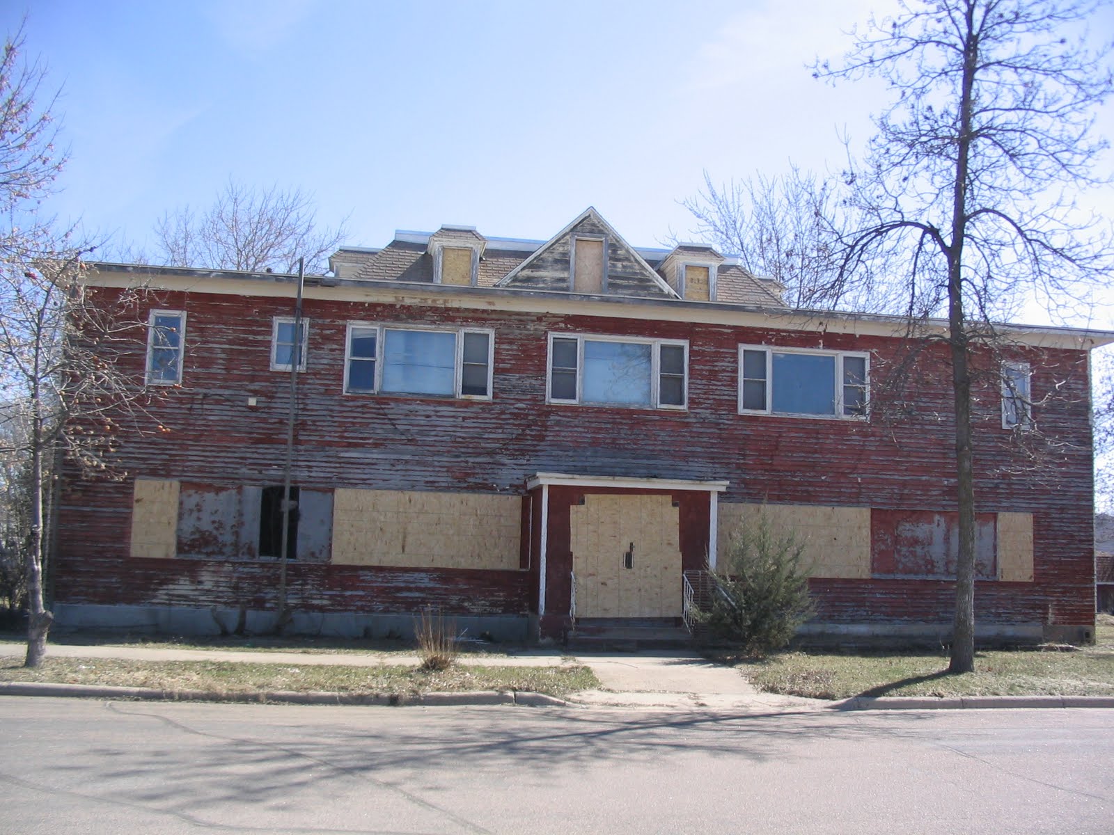 Exploring Minneapolis' Abandoned Buildings: A Look At The City's Forgotten Structures