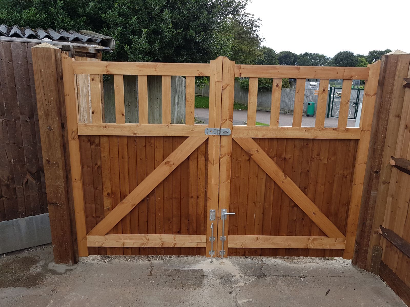 Finding The Perfect Fence At Lowe's: A Buyer's Guide
