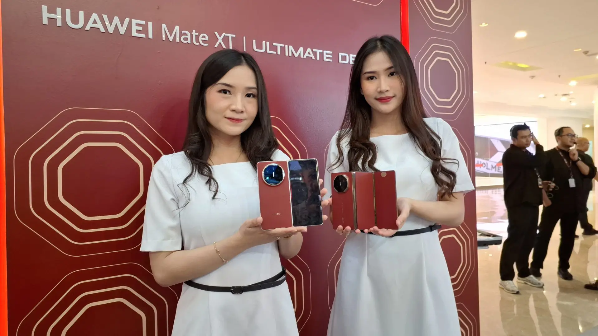 Inovasi Terbaru: HUAWEI Mate XT, Smartphone Lipat Tiga Canggih Hadir Di Indonesia