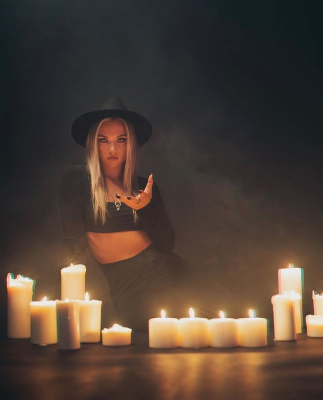 Julia Hart OnlyFans: A Deep Dive Into The Content And Controversy