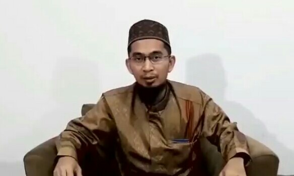 Kisah Inspiratif: Ustadz Adi Hidayat Memberikan Hadiah Umroh Kepada Jemaah