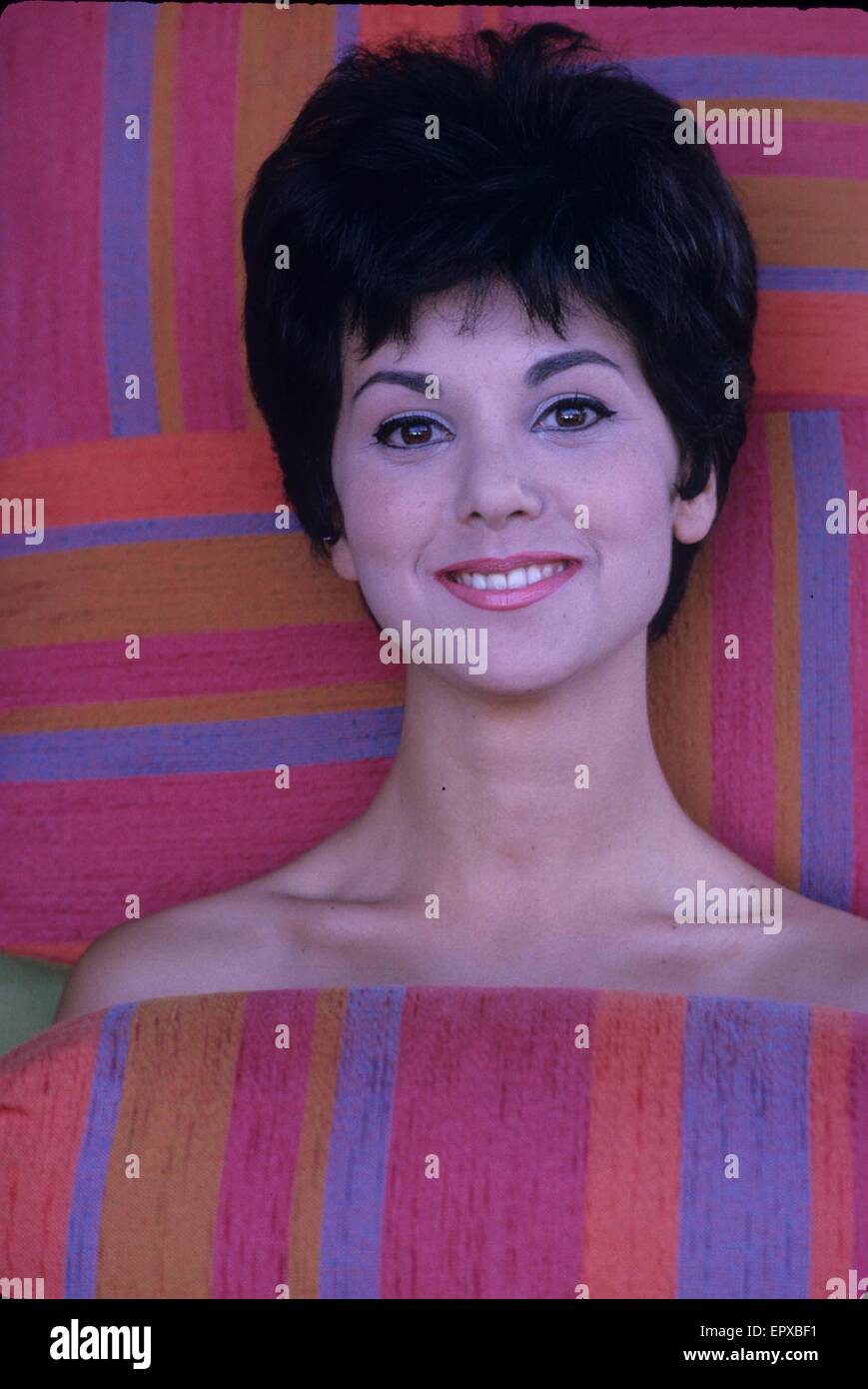 Marlo Thomas' Nose: A Detailed Examination Of Her Unique Feature