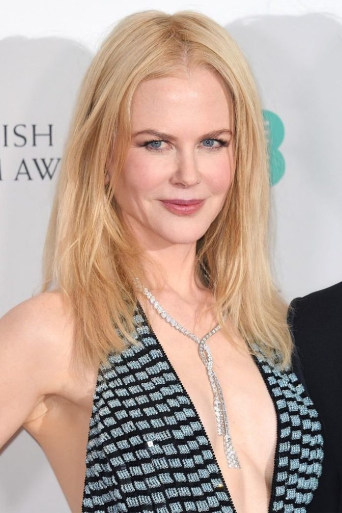 Medium Length Straight Blonde Hairstyles: Your Ultimate Guide To Chic Looks