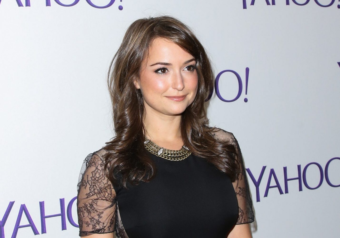 Milana Vayntrub: A Collection Of Stunning Photos
