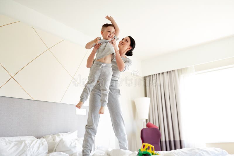 Mom's Guide To Sharing A Hotel Room With Kids: Tips & Tricks