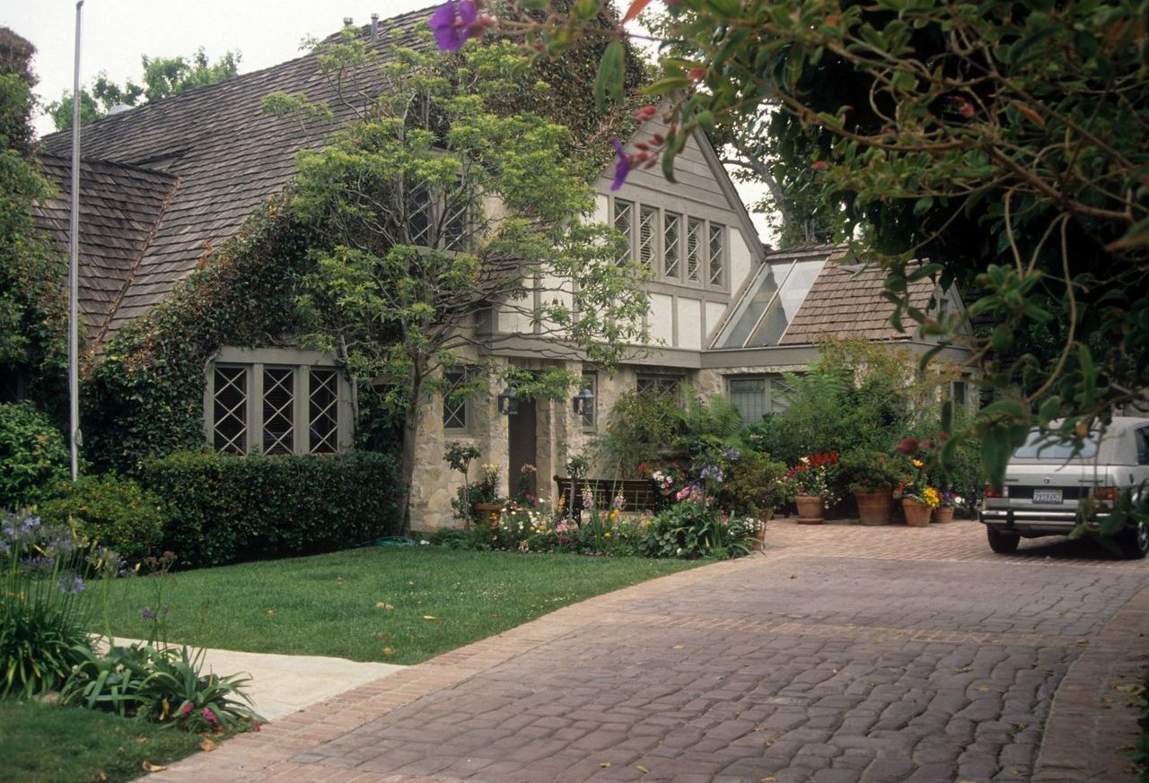 Nicole Brown Simpson Crime Scene Photos: A Detailed Look
