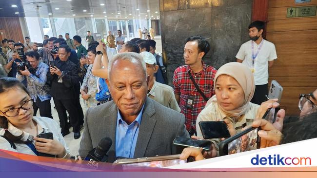 PDIP's Komarudin On Gibran As Vice President: President Jokowi Must Respond