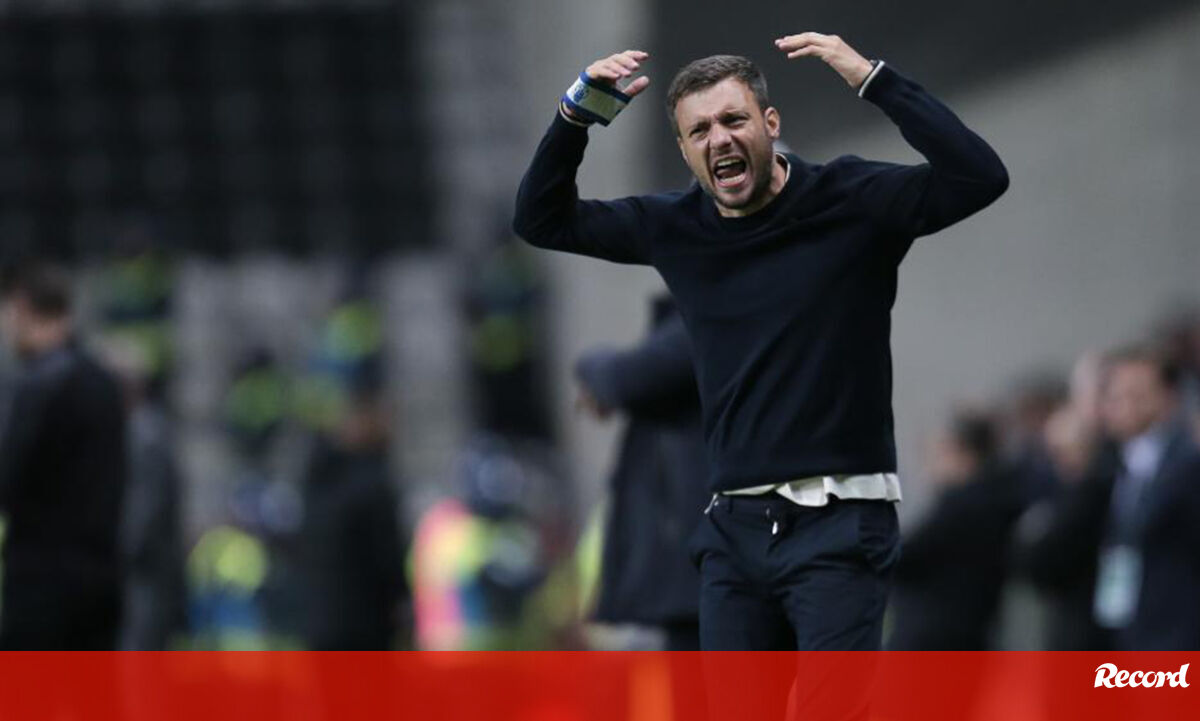 Penalti Polêmico Contra O FC Porto: Anselmi Manifesta Insatisfação Com A Arbitragem