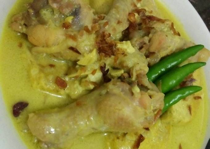 Rahasia Di Balik Opor Ayam Kuah Kuning Yang Lezat Dan Menggugah Selera