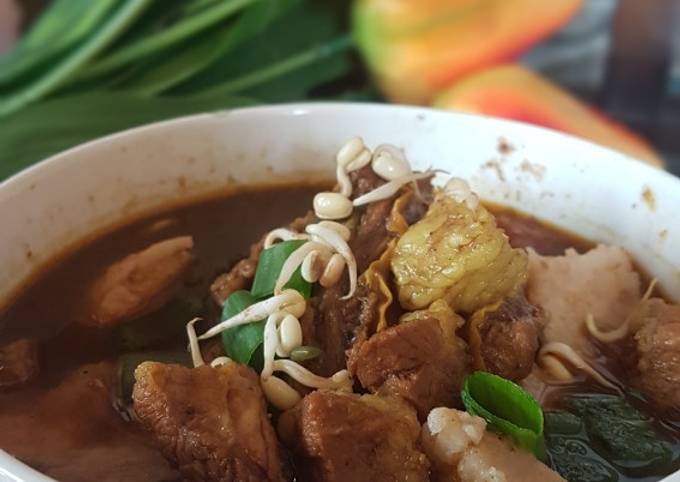 Resep Rawon Daging Sapi Enak: Tips & Trik Membuat Kuah Rawon Hitam Legendaris
