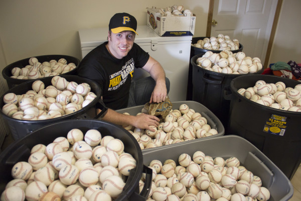 Scrolller Vanishing Clothes Jabs: A Family's Baseball Card Mystery