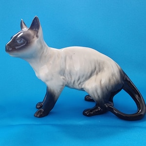 Siamese Cat Figurines: A Collector's Guide & KVD21 Gateway Blk Kit Review