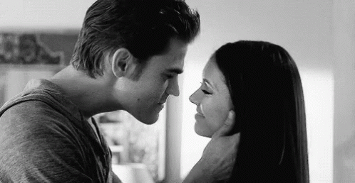 The Ultimate Guide To Finding The Perfect Kissing GIFs