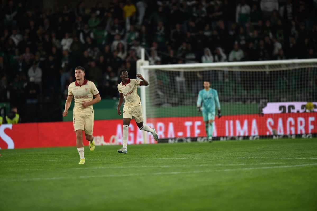 VÍDEO:  Dua Bintang Bersinar, Félix Correia Dan St. Juste Taklukkan Alvalade