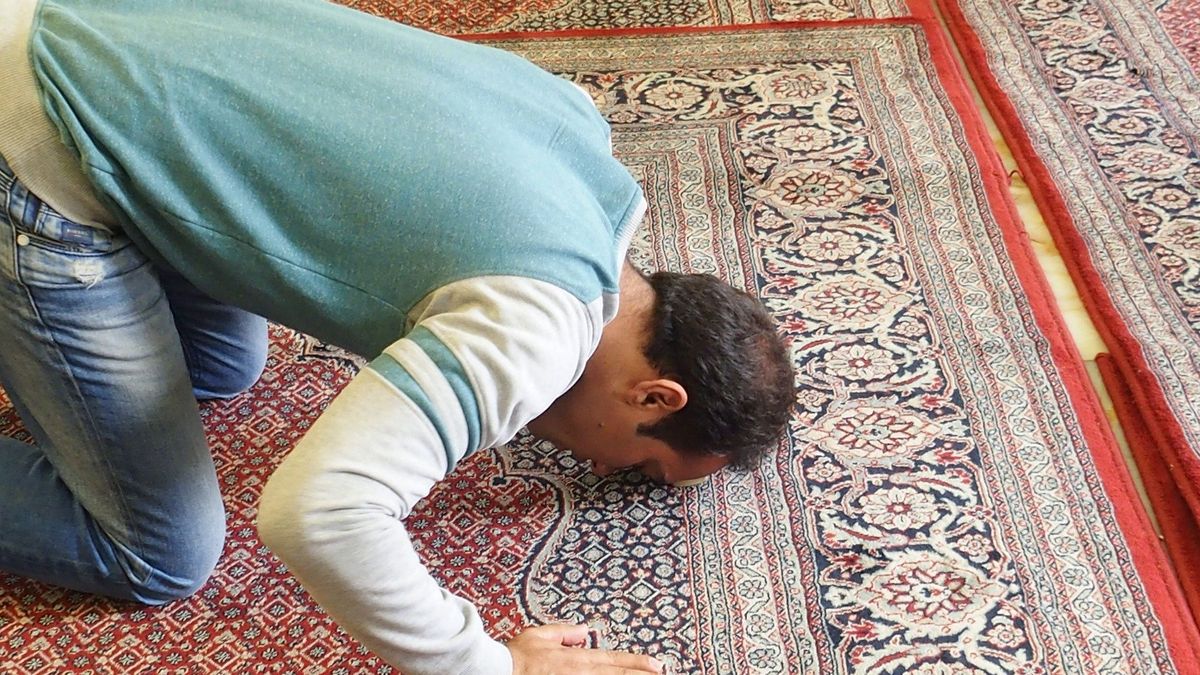 Waktu Sholat 9 Mei 2025: Jakarta, Bandung, Semarang -  Informasi Terlengkap